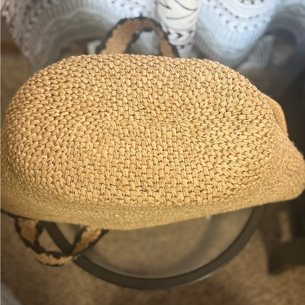 Chic Tan Tote Bag with Black Detailing - Picture 5 of 6